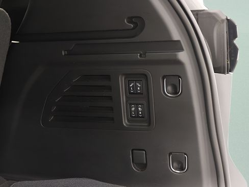 Used 2025 Chevrolet Traverse RS AWD/4WD image 30