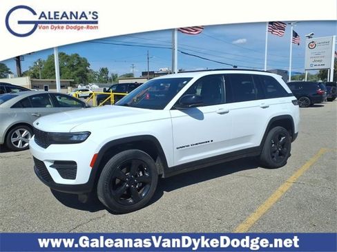 Used 2023 Jeep Grand Cherokee Altitude image 1