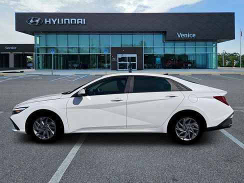 New 2026 Hyundai Elantra Hybrid FWD image 3