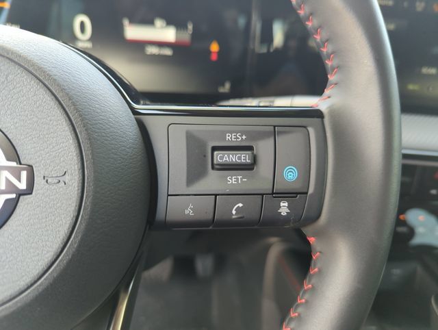 Certified 2025 Nissan Kicks SR FWD image 41