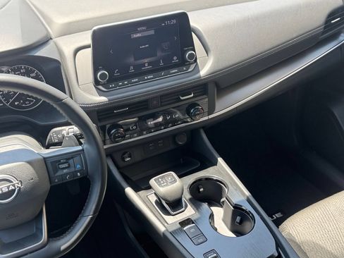 Used 2025 Nissan Rogue SV FWD image 16