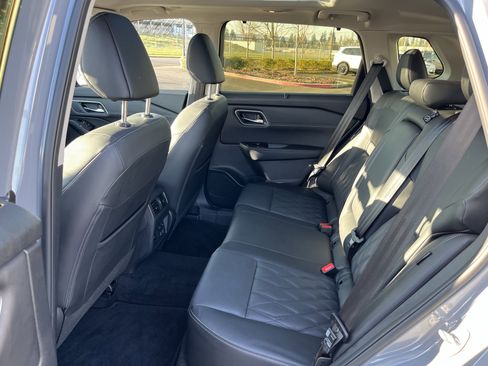 Used 2025 Nissan Rogue Platinum w/ Tech Package image 14