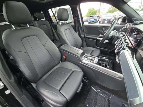 Used 2024 Mercedes-Benz GLB 250 4MATIC image 9