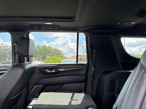 Used 2023 GMC Yukon XL Denali AWD/4WD image 21