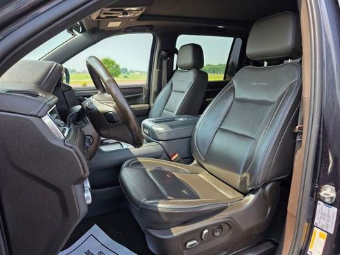 Used 2022 GMC Yukon XL Denali w/ Denali Premium Package AWD/4WD image 7