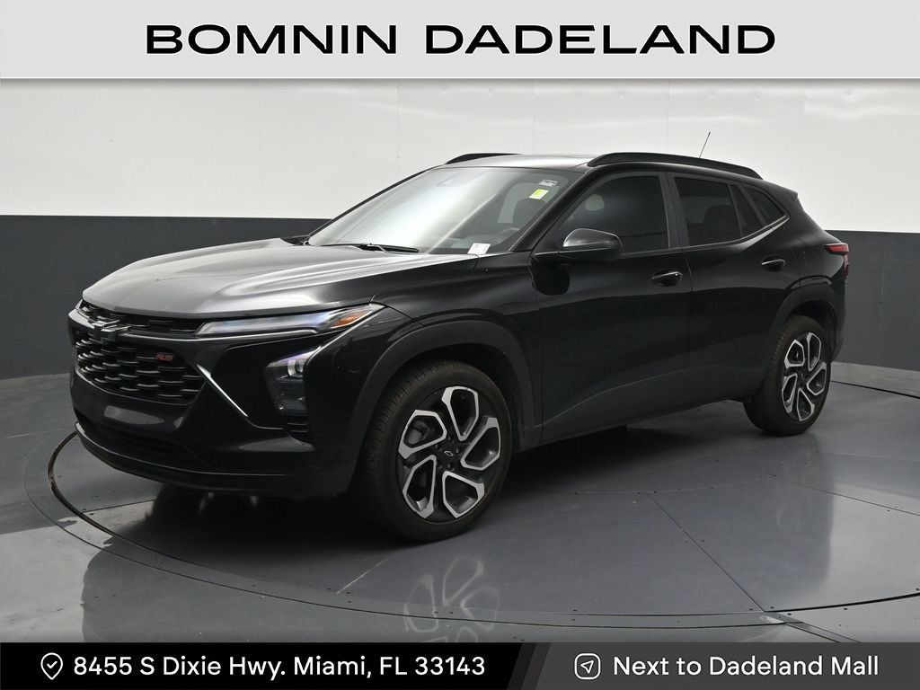 Used 2025 Chevrolet Trax RS w/ Sunroof Package FWD image 1
