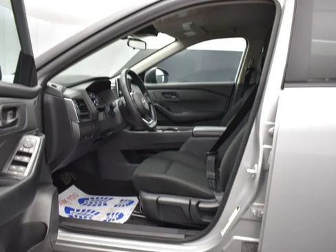 Used 2024 Nissan Rogue S FWD image 14