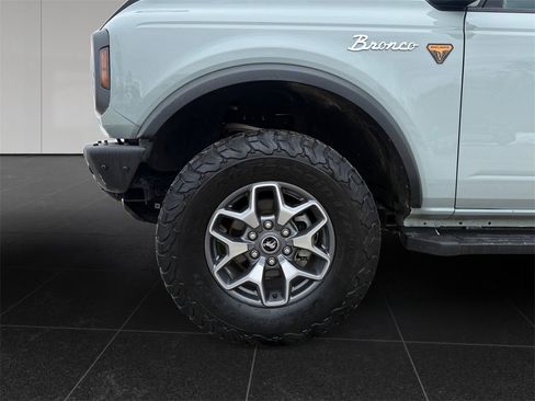 Used 2021 Ford Bronco Badlands image 9