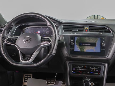 Used 2022 Volkswagen Tiguan SEL R-Line image 17