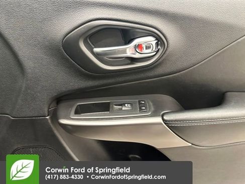 Used 2020 Jeep Cherokee Latitude Plus image 15