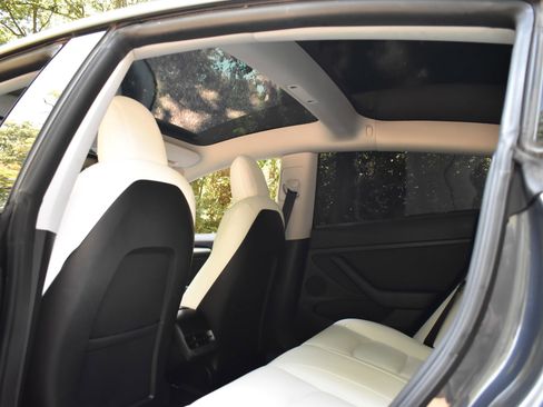 Used 2022 Tesla Model 3 Standard Range image 23