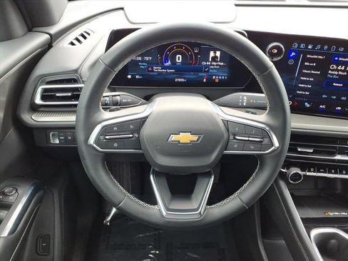 Used 2025 Chevrolet Traverse LT w/ Driver Confidence Package FWD image 28
