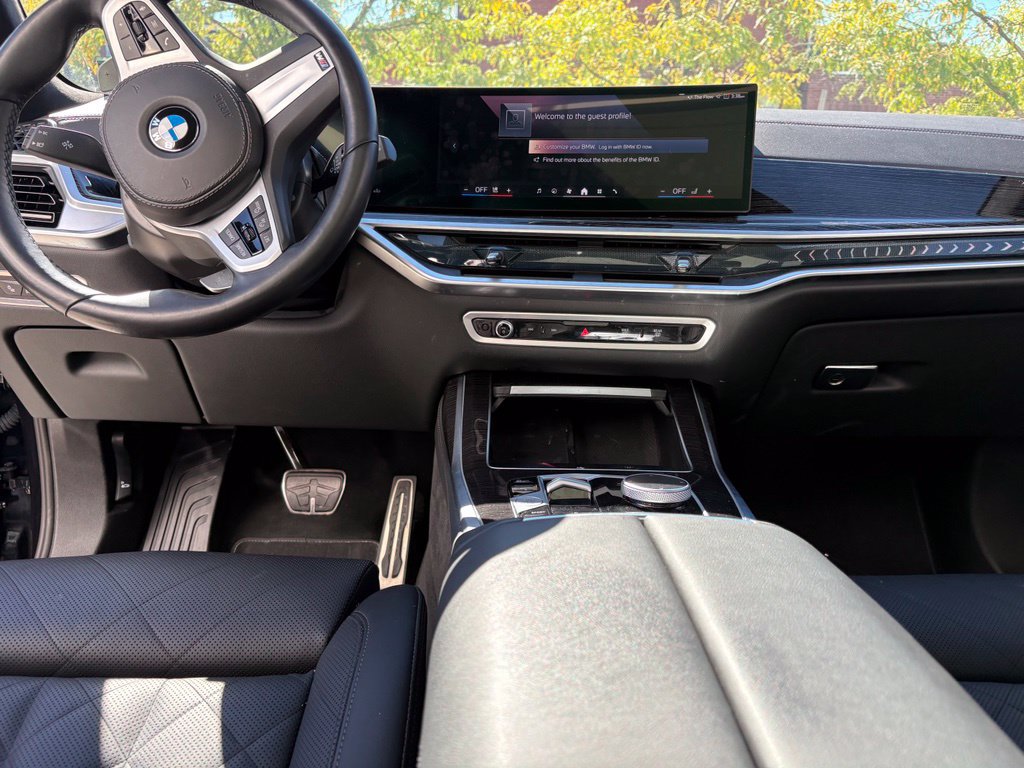 Certified 2025 BMW X7 xDrive40i w/ M Sport Package AWD/4WD image 8
