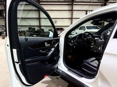Used 2018 Mercedes-Benz GLC 300 image 12