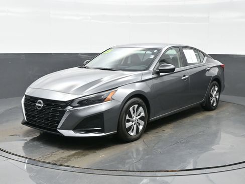 Used 2025 Nissan Altima 2.5 S image 2