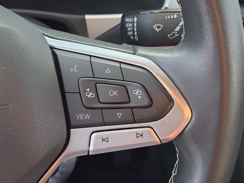 Used 2022 Volkswagen Atlas Cross Sport SE w/ Panoramic Sunroof Package image 23