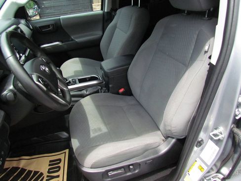 Used 2021 Toyota Tacoma SR5 RWD image 10