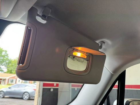 Used 2017 Jeep Renegade Latitude w/ Popular Equipment Group image 46