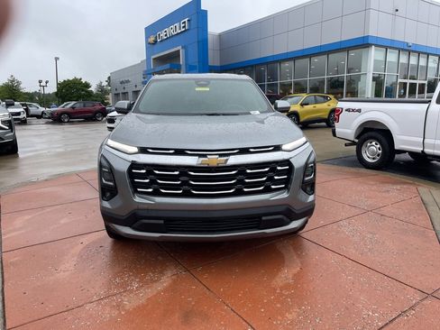 New 2025 Chevrolet Equinox LT w/ Safety and Technology Package image 2