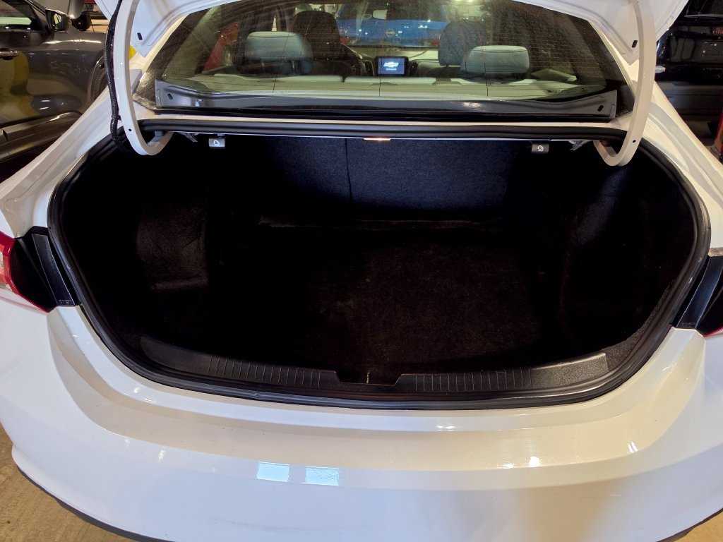 Used 2022 Chevrolet Malibu LT FWD image 8