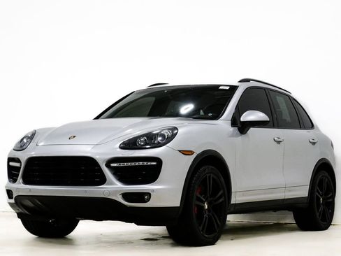 Used 2014 Porsche Cayenne Turbo image 3