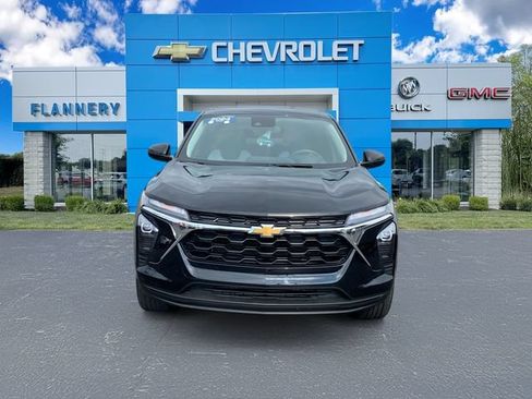 Used 2024 Chevrolet Trax LS w/ LS Convenience Package FWD image 8