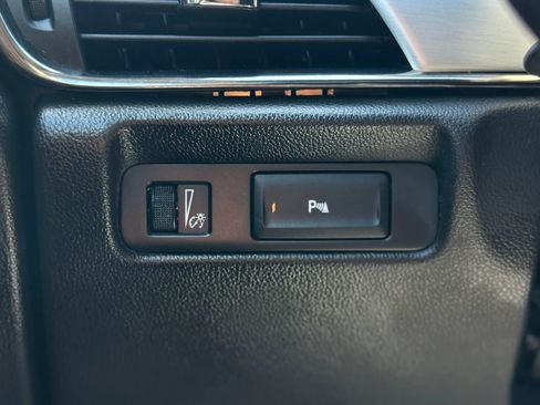 Used 2014 Cadillac ATS Luxury w/ Cold Weather Package RWD image 16