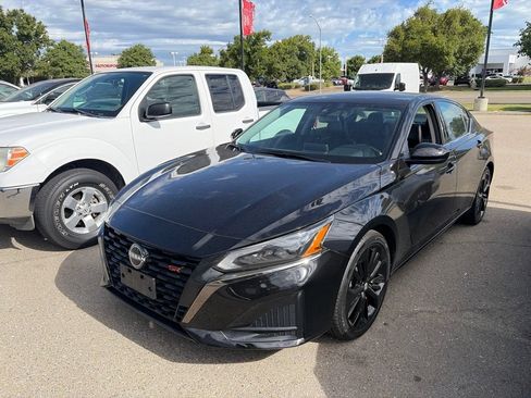 Used 2024 Nissan Altima 2.5 SR FWD image 3