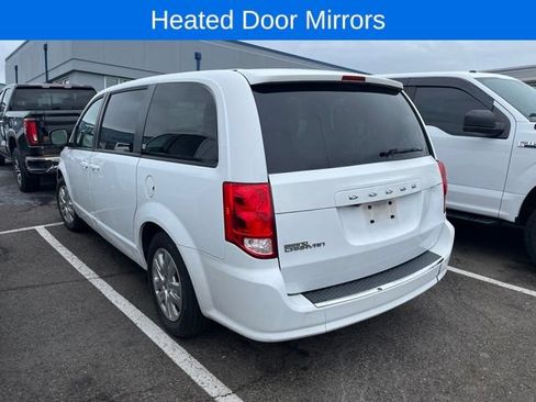 Used 2018 Dodge Grand Caravan SE FWD image 3