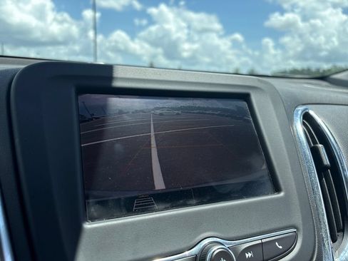 Used 2024 Chevrolet Equinox LT FWD image 18