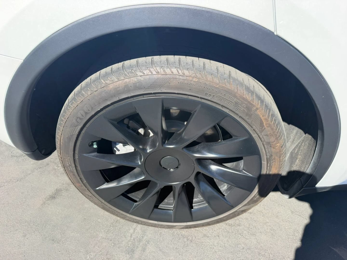 Used 2023 Tesla Model Y AWD image 34