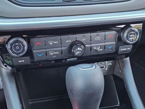 New 2026 Jeep Compass Limited image 19