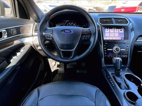 Used 2019 Ford Explorer Limited w/ Class III Trailer Tow Package image 10