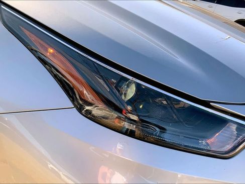 Used 2023 Toyota Highlander XLE image 26