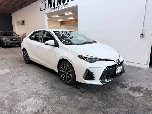 Used 2018 Toyota Corolla SE FWD image 2
