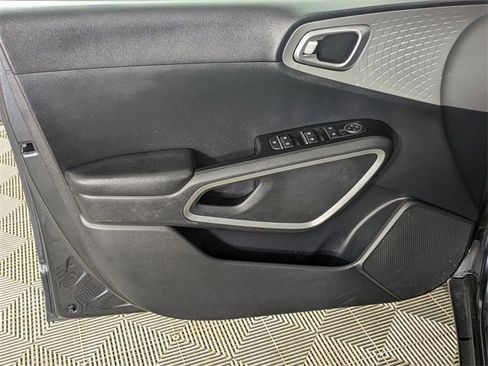 Used 2022 Kia Soul LX w/ Technology Package image 13