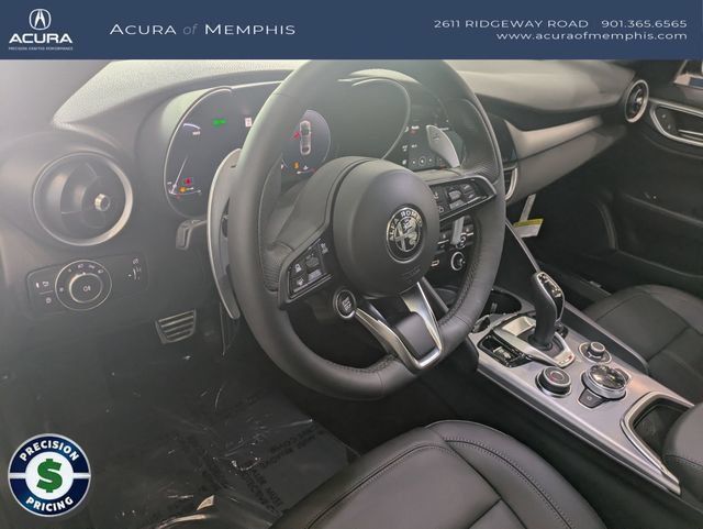 Used 2025 Alfa Romeo Giulia AWD w/ Driving Assist Package image 11