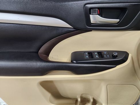 Used 2019 Toyota Highlander XLE FWD image 43