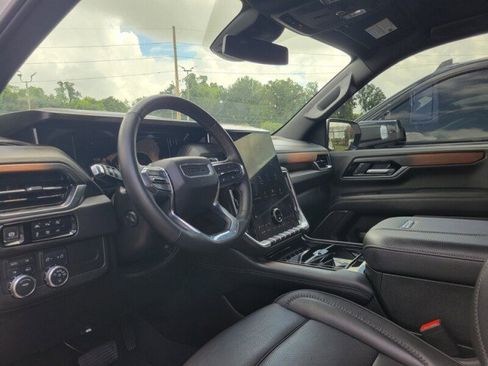 Used 2025 GMC Yukon Denali AWD/4WD image 6