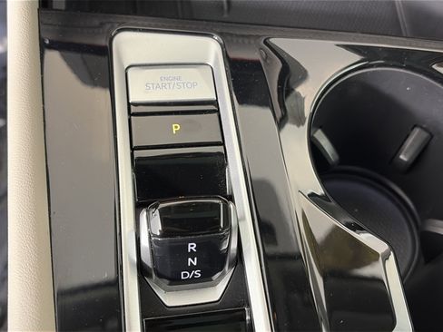 Used 2025 Volkswagen Atlas SEL Premium R-Line image 30