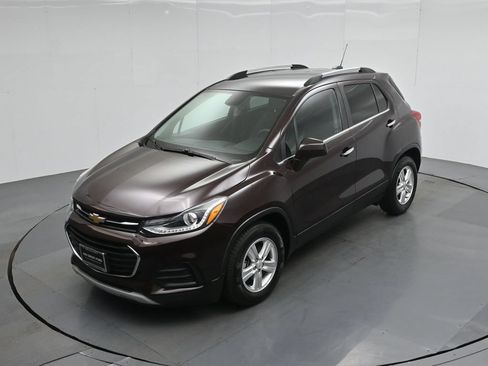 Used 2020 Chevrolet Trax LT w/ LT Convenience Package FWD image 32