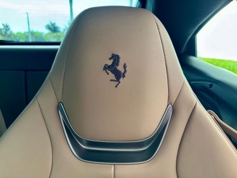 Used 2020 Ferrari Portofino RWD image 28