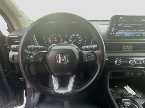 Certified 2025 Honda Pilot Touring image 10