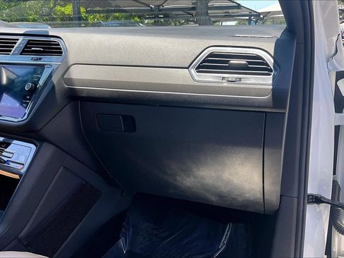 Used 2022 Volkswagen Tiguan SE FWD image 19