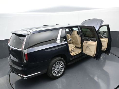 Used 2024 Cadillac Escalade ESV Premium Luxury image 44