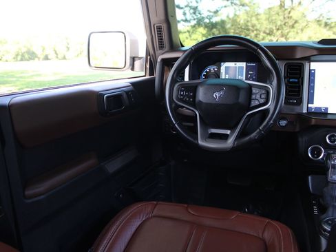 Used 2022 Ford Bronco Outer Banks AWD/4WD image 10
