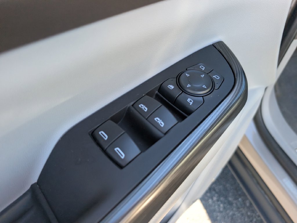 Used 2022 GMC Acadia SLT w/ Technology Package AWD/4WD image 16
