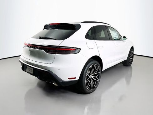 Certified 2026 Porsche Macan AWD/4WD image 9