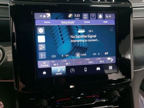 Used 2023 Jeep Grand Cherokee Altitude image 22