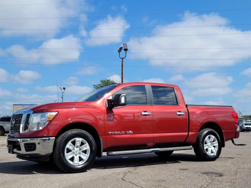 Used 2018 Nissan Titan SV w/ SV Convenience Package AWD/4WD image 19